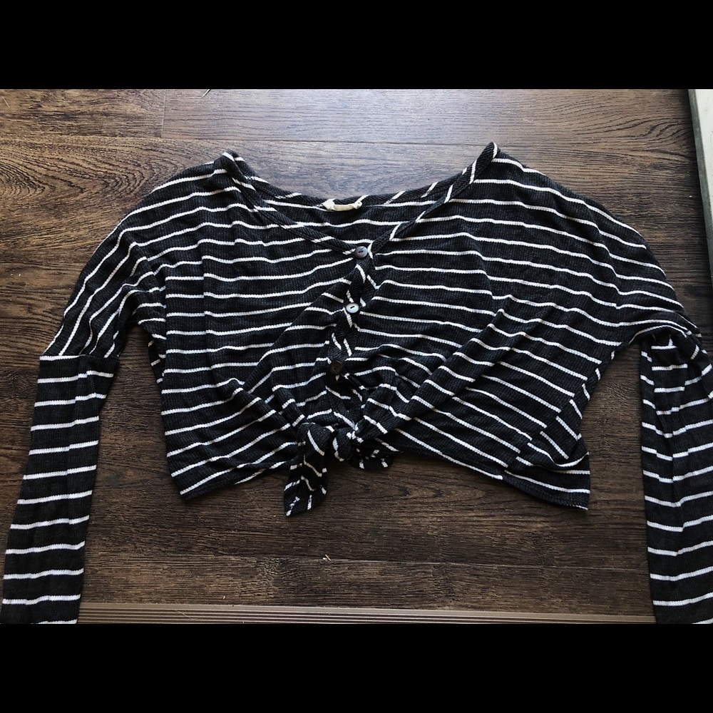 long sleeve cropped shirt